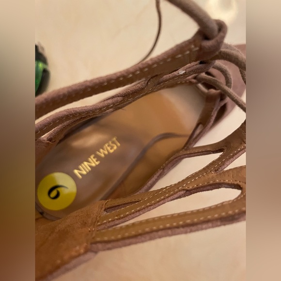 Nine West laced suede heels - Size 9 - Picture 5 of 6